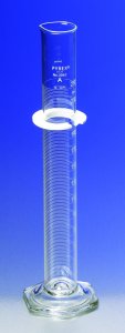 Pyrex� class A serialized/certified single metric scale graduated cylinder CLS3062100-1EA
