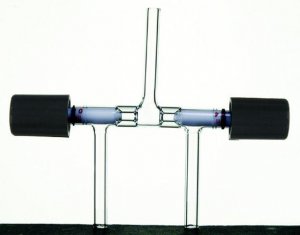 Synthware� three-way high vacuum valve with protected o-rings SYNS640008-1EA