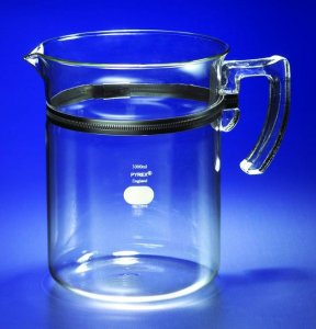 Pyrex� beaker with recessed wall for handle CLS1010-8EA