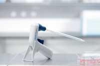 Eppendorf Easypet 3 вкл. блок питания, настенный держатель, съемная полка и 2 мембраны ... 4430000018
